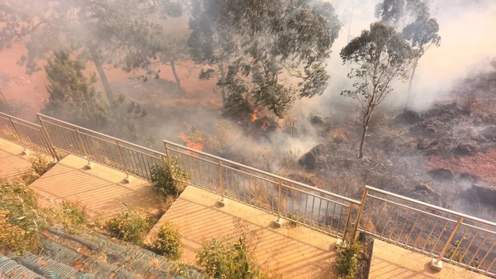 南网储能公司宝池储能电站果断处置周边山火保设备安全